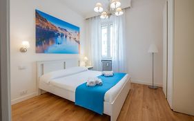 Benny Gold - Elegant Apartment Right Next To The Metro